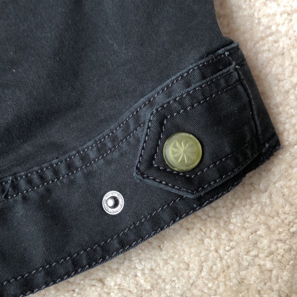 Athleta Kickit Cargo Bermuda shorts. In good condition! Size 2. - Picture 4 of 7